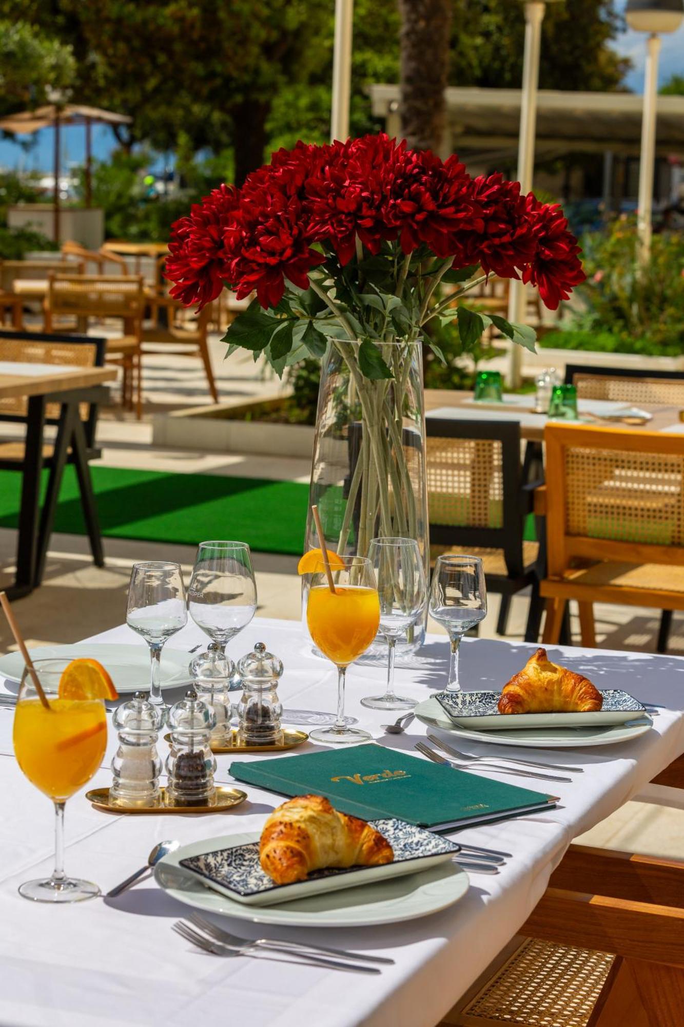 Hotel Adria Malinska Kültér fotó