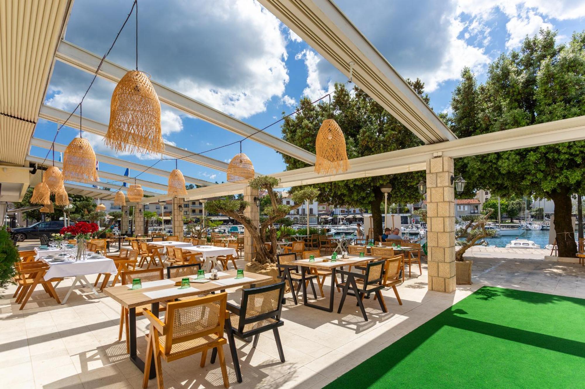 Hotel Adria Malinska Kültér fotó