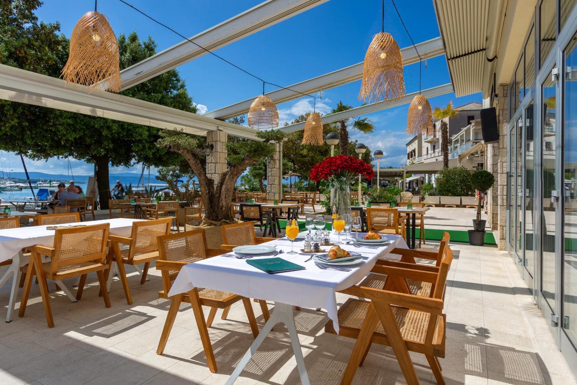 Hotel Adria Malinska Kültér fotó