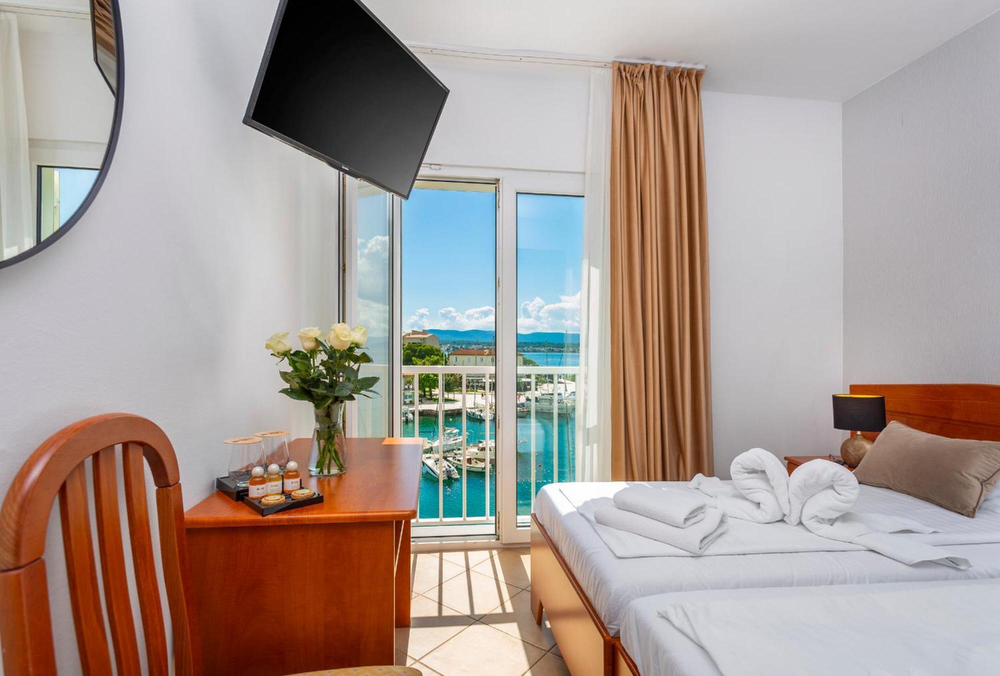 Hotel Adria Malinska Kültér fotó