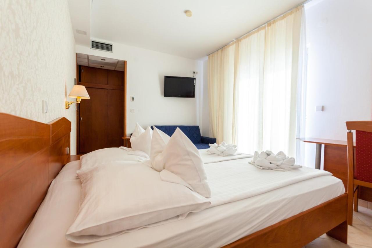 Hotel Adria Malinska Kültér fotó